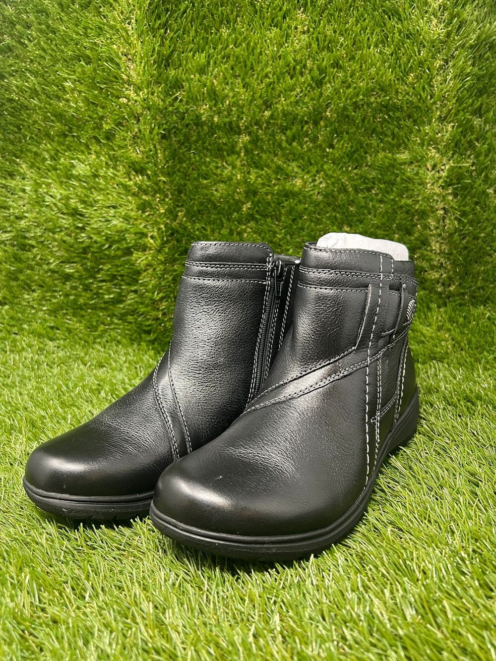 Clarks Women's 6.5M Carl Black Zip Leather Bootie